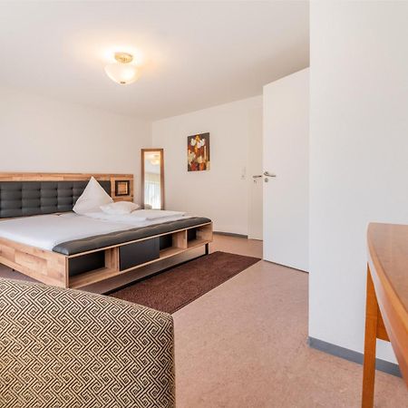 Hotel Am Kirchplatz ユーバーリンゲン エクステリア 写真