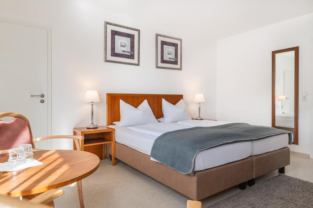 Hotel Am Kirchplatz ユーバーリンゲン エクステリア 写真