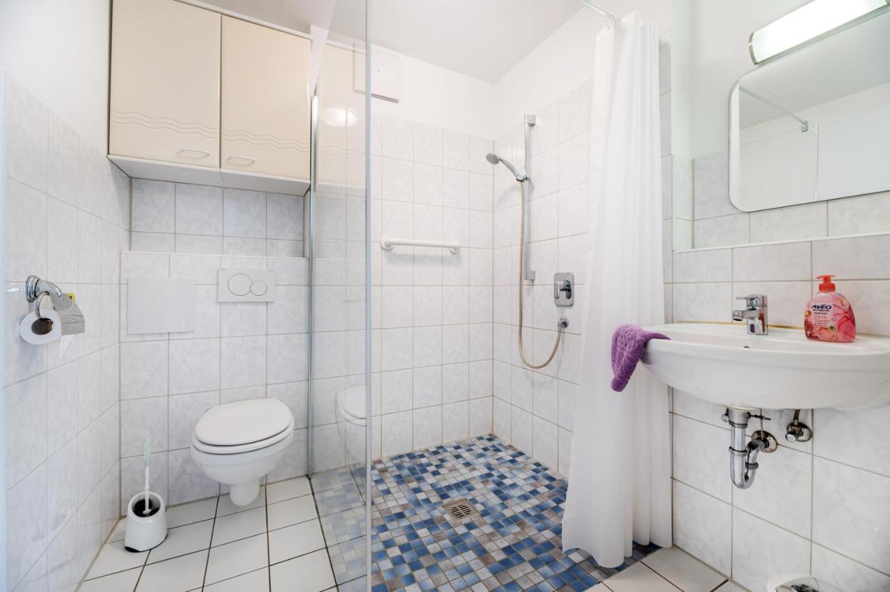 Hotel Am Kirchplatz ユーバーリンゲン エクステリア 写真