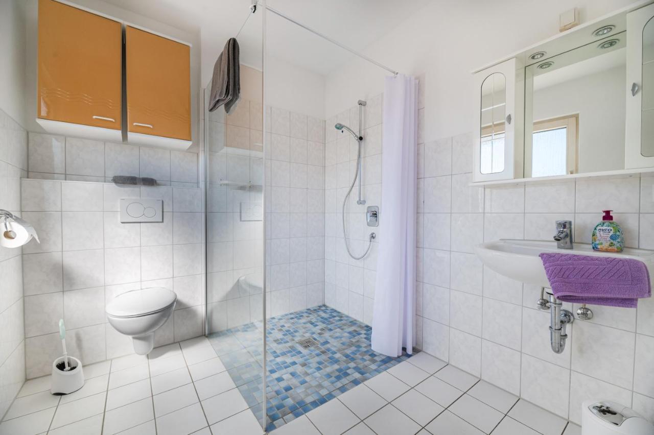 Hotel Am Kirchplatz ユーバーリンゲン エクステリア 写真