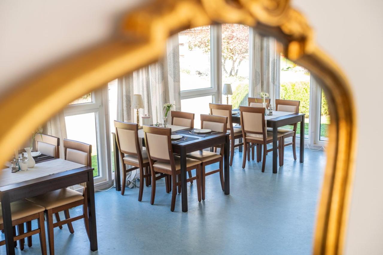 Hotel Am Kirchplatz ユーバーリンゲン エクステリア 写真