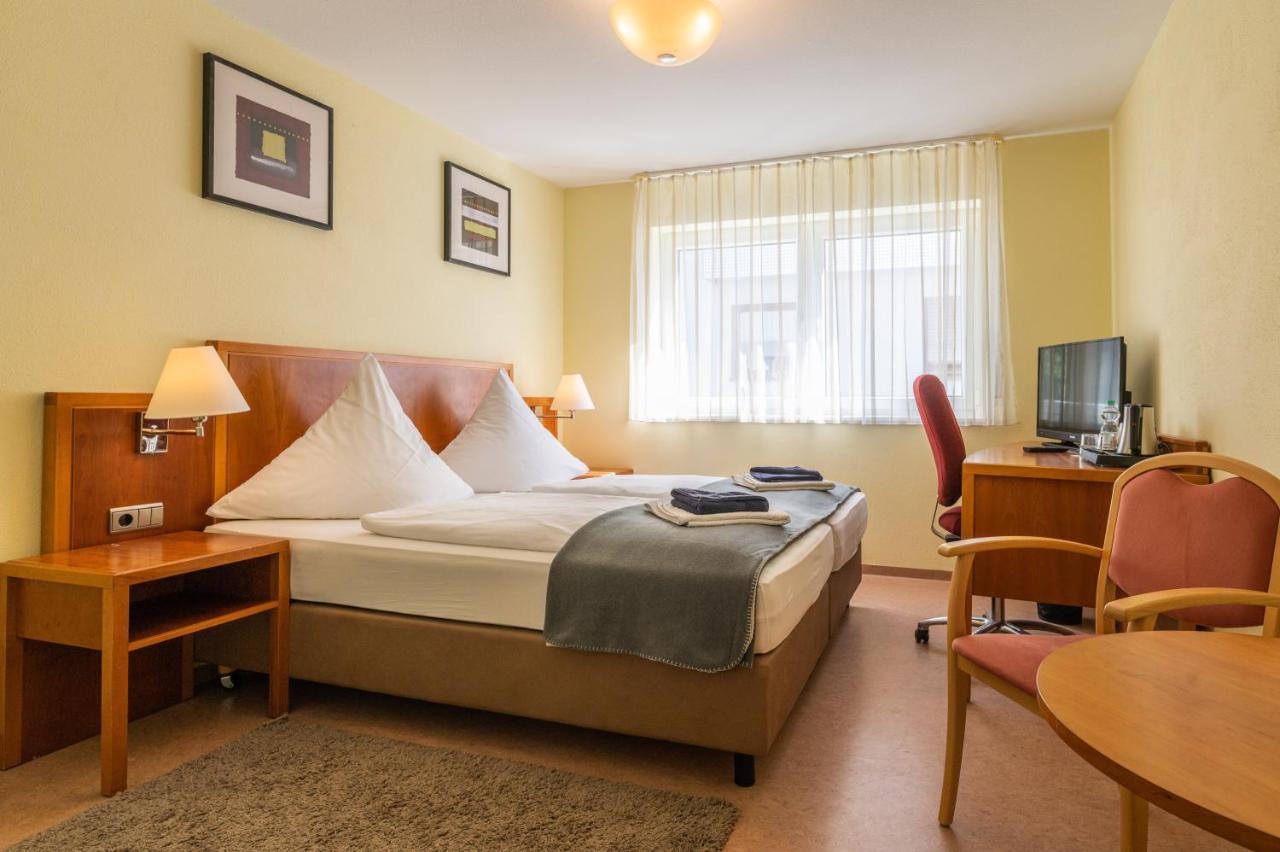 Hotel Am Kirchplatz ユーバーリンゲン エクステリア 写真