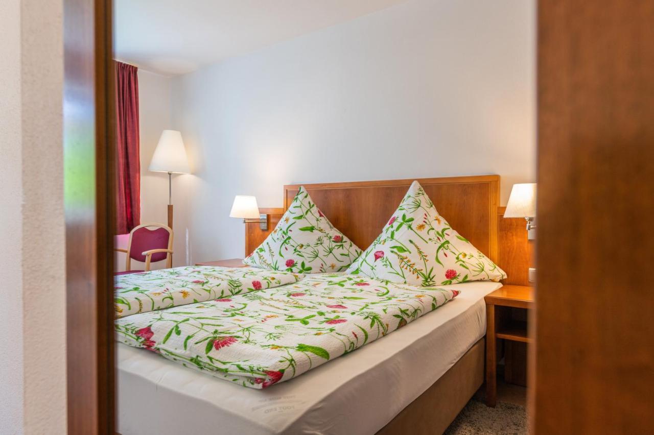 Hotel Am Kirchplatz ユーバーリンゲン エクステリア 写真