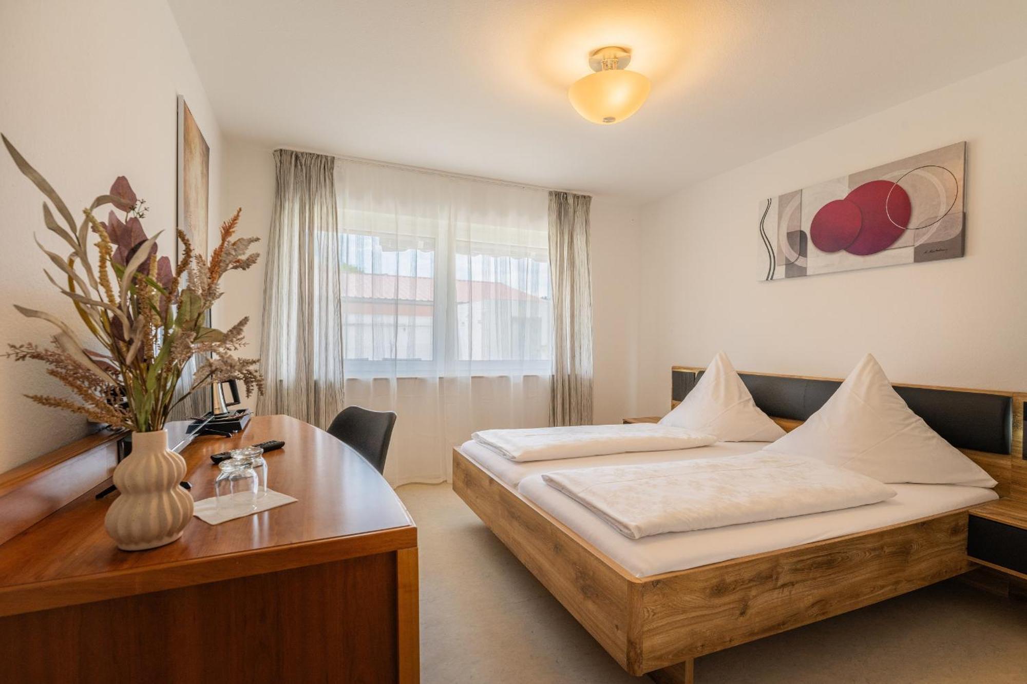 Hotel Am Kirchplatz ユーバーリンゲン エクステリア 写真